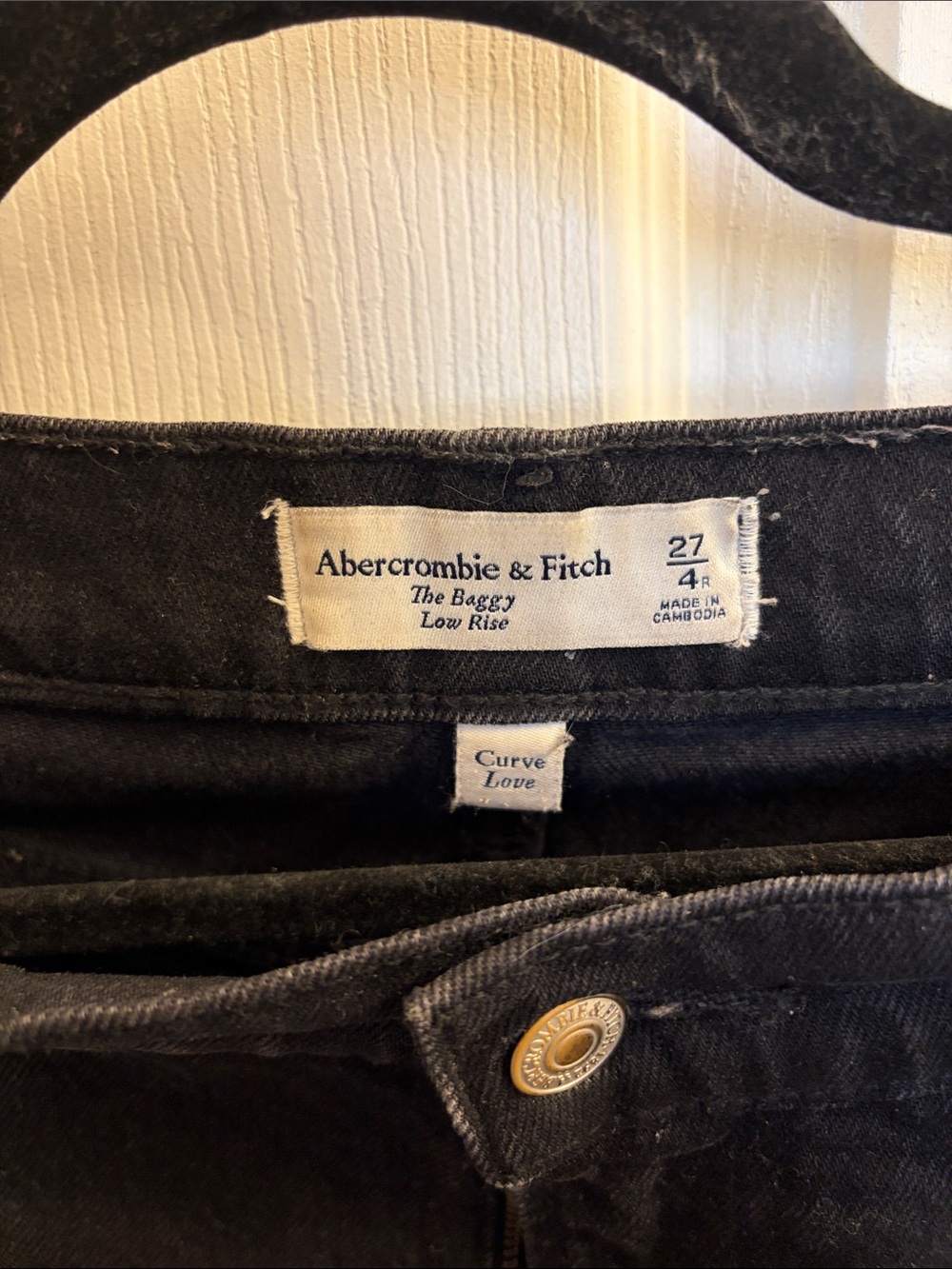 Abercrombie Low Rise Baggy Jeans (Curve) in Black - Picture 6 of 6